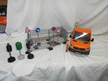 Bruder Mercedes kieper met speelfiguur en accessoires beschikbaar voor biedingen