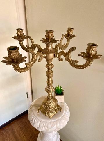 Grote Franse antieke messing vergulde kandelaar. beschikbaar voor biedingen