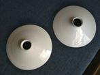 te koop 2 glazen lampekapjes van wit opaline melkglas, Ophalen