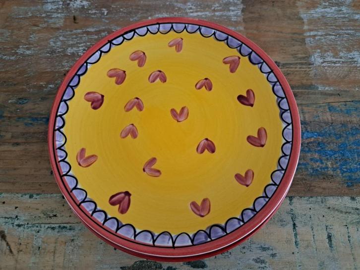 Blond Amsterdam 2 gebaksbordjes geel met hartjes, Huis en Inrichting, Keuken | Servies, Zo goed als nieuw, Overige typen, Blond Amsterdam