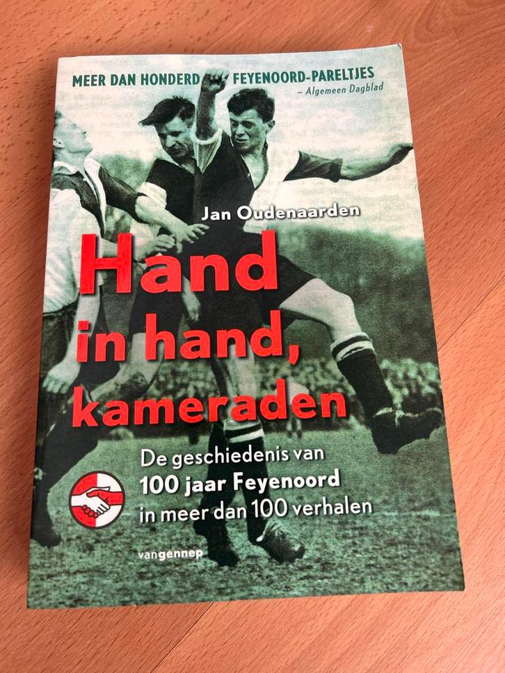 Hand in hand, kameraden - Feyenoord boek, Boeken, Sportboeken, Gelezen, Overige sporten, Ophalen of Verzenden