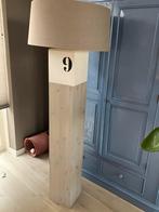Meerpaal Lamp met Taupe Kap, Huis en Inrichting, Lampen | Vloerlampen, Ophalen, Zo goed als nieuw, Hout, 100 tot 150 cm