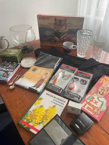 Rommelmarktdoos beschikbaar voor biedingen
