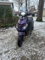 Piaggio Zip iGet E5 (2024) | Unieke Paarse Kleur | 7.xxx km, Ophalen, Maximaal 45 km/u, Zip, Zo goed als nieuw