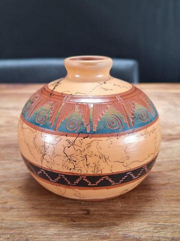 native American Navajo pottery aardewerk vaasje swirl design beschikbaar voor biedingen