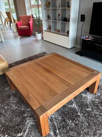 Prachtige Houten Salontafel Vierkant beschikbaar voor biedingen