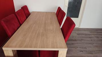 Eettafel met eetstoelen set *GAAT BINNEKORT WEG* beschikbaar voor biedingen