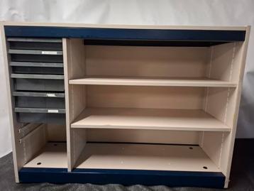 School kast met 6 laatjes op wielen (wit/blauw) beschikbaar voor biedingen