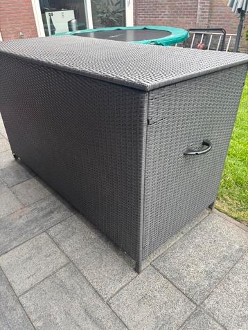 Opbergbox tuinkussens beschikbaar voor biedingen