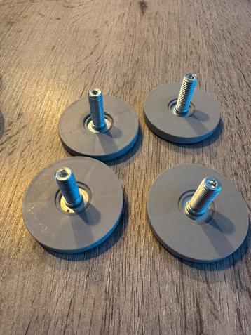 Ikea voeten beschikbaar voor biedingen