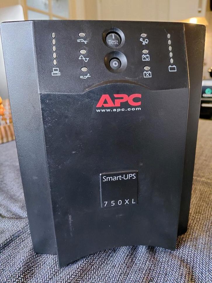 APC UPS 750XL, Computers en Software, Noodvoedingen (UPS), Niet werkend, Ophalen of Verzenden