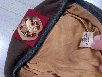baret met insigne intendance troepen  beschikbaar voor biedingen