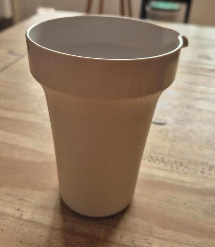 Tupperware kannetje met schenktuit Crème, Huis en Inrichting, Keuken | Tupperware, Zo goed als nieuw, Beker of Kan, Crème, Ophalen of Verzenden