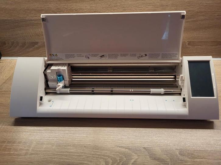 Silhouette Cameo 2 Snijmachine, met mesje en mat., Hobby en Vrije tijd, Scrapbooking, Zo goed als nieuw, Slicemachine of Snijmachine