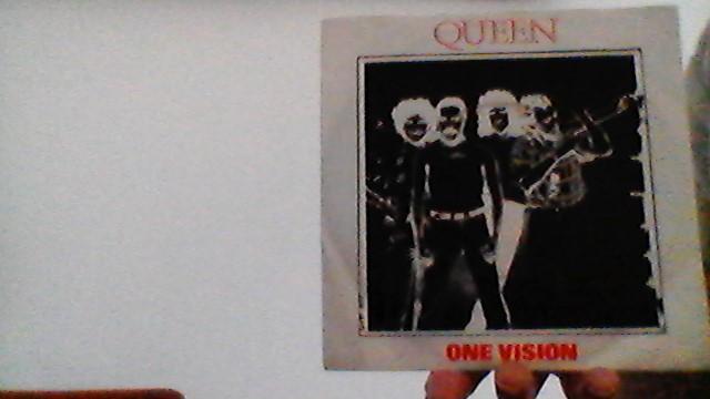 Queen jukebox single one vision uit 1985, Cd's en Dvd's, Vinyl Singles, Zo goed als nieuw, Single, Pop, Ophalen of Verzenden