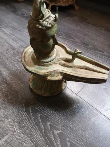 Antieke bronzen Lord Shiva Lingam.
 beschikbaar voor biedingen