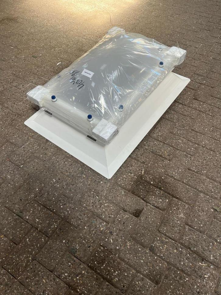 Lichtkoepel met opaal koepel 40x70 | SALE |, Doe-het-zelf en Verbouw, Glas en Ramen, Nieuw, Dakraam, Minder dan 80 cm, Minder dan 80 cm