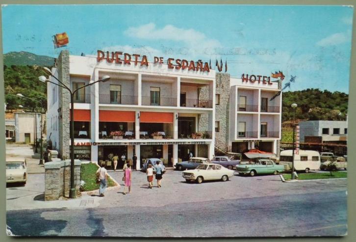 Gerona - Spanje - Hotel - oude autos - opel VW DS, Verzamelen, Ansichtkaarten | Buitenland, Gelopen, Spanje, 1960 tot 1980, Ophalen of Verzenden