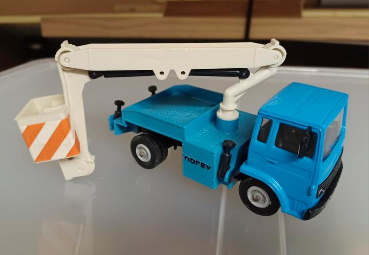 Norev Maxi Jet Renault Saviem hoogwerker, Hobby en Vrije tijd, Modelauto's | 1:43, Zo goed als nieuw, Auto, Norev, Ophalen of Verzenden