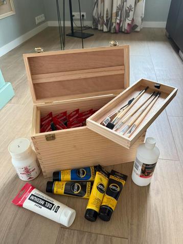 Schilderskist met 25 tubes acryl verf beschikbaar voor biedingen