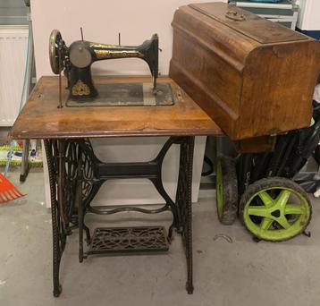 naaimachine antiek beschikbaar voor biedingen