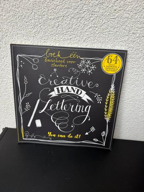 Creatief handlettering - werkboek handletteren, Boeken, Hobby en Vrije tijd, Zo goed als nieuw, Overige onderwerpen, Ophalen of Verzenden
