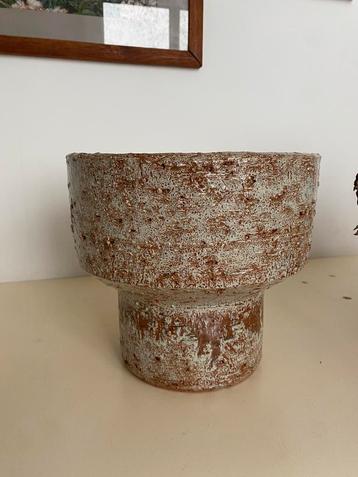 Mooie zeventies bloempot beschikbaar voor biedingen