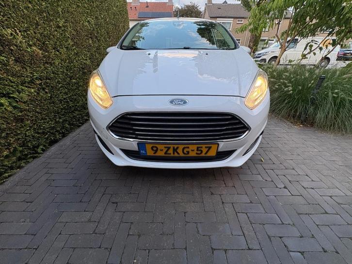 Ford Fiësta 1.0 74KW/100PK 5D 2015 Wit, Auto's, Ford, Particulier, Fiësta, ABS, Airbags, Airconditioning, Bluetooth, Boordcomputer