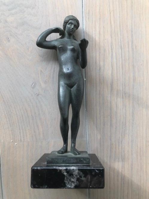 Aphrodite standbeeld, reproductie van Le Louvre Museum, Antiek en Kunst, Kunst | Beelden en Houtsnijwerken, Ophalen of Verzenden
