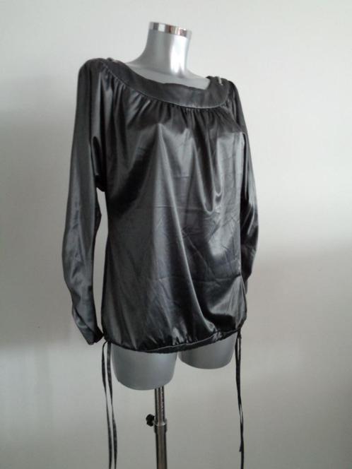 Monique Collignon satijnen blouse met klosjes 36 + 38 NIEUW, Kleding | Dames, Blouses en Tunieken, Nieuw, Maat 38/40 (M), Grijs