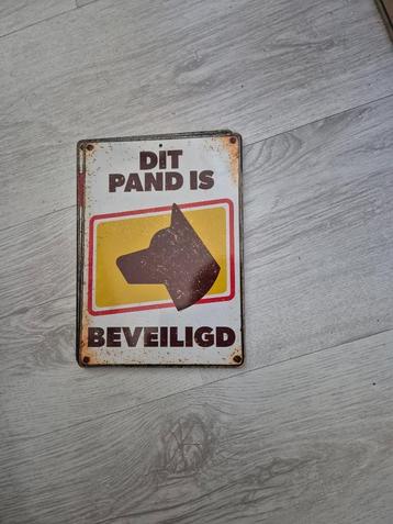 metalen plaat wandbord dit pand is beveiligd met foto hond beschikbaar voor biedingen