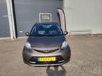Toyota Aygo 1.0-12V VVT-i  Aspiration 5-Drs. bj.2013 Bruin, Voorwielaandrijving, Bruin, 4 stoelen, Origineel Nederlands