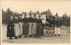 Terschelling, Feestwagen vrouwen in klederdracht. Fotokaart, Ophalen of Verzenden, 1940 tot 1960, Gelopen, Waddeneilanden