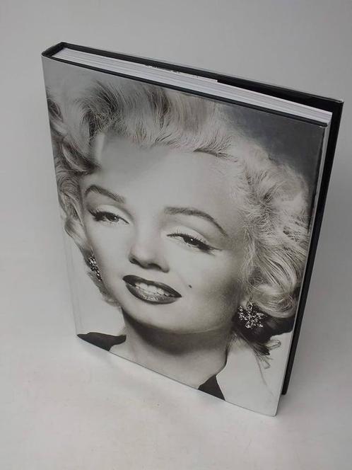 Marilyn Monroe en de camera, Verzamelen, Film en Tv, Zo goed als nieuw, Foto of Kaart, Ophalen of Verzenden