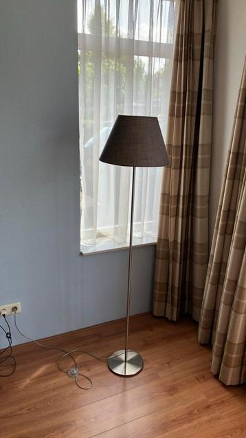 Staande lamp beschikbaar voor biedingen