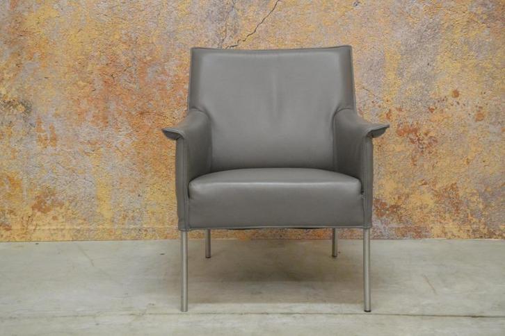 ZGANieuw! grijze leren Design on Stock Limec design fauteuil, Huis en Inrichting, Fauteuils, Zo goed als nieuw, Leer, Metaal, 50 tot 75 cm