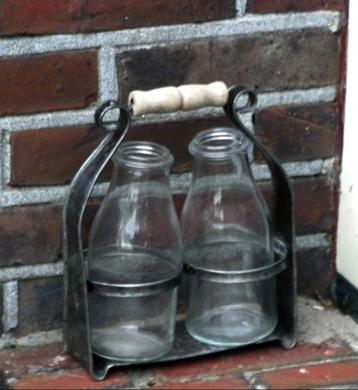 Brocante flessenhouder te koop mét of zonder de flesjes  beschikbaar voor biedingen