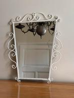 Vintage spiegel in sierlijke wit metalen lijst., Huis en Inrichting, Woonaccessoires | Spiegels, Ophalen, Minder dan 50 cm, Zo goed als nieuw