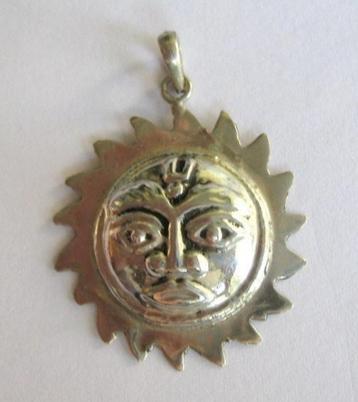 Surya . Daar komt de zon! Sterling zilveren hanger (050) beschikbaar voor biedingen
