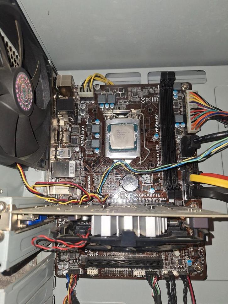 Gigabyte GA-H87M-HD3 Moederbord + Intel i7 4770 CPU, Computers en Software, Moederborden, Gebruikt, Intel, DDR3, Ophalen of Verzenden