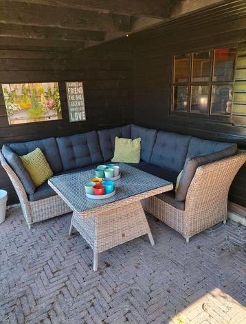 Prachtige loungeset van Your Own Living  beschikbaar voor biedingen