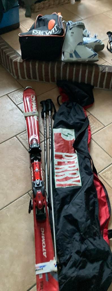 ski’s, schoenen mt 40 en stokken compleet met tassen., Ophalen, 140 tot 160 cm, Gebruikt, Atomic