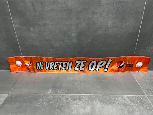 Nieuwe Oranje juichsjaal “We vreten ze op!” – EK/WK voetbal, Hobby en Vrije tijd, Feestartikelen, Nieuw, Overige typen, Oranje of Koningsdag