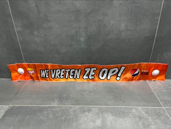 Nieuwe Oranje juichsjaal “We vreten ze op!” – EK/WK voetbal, Hobby en Vrije tijd, Feestartikelen, Nieuw, Overige typen, Oranje of Koningsdag
