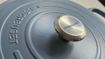 Le creuset gietijzeren pan 28cm diameter Signature blauw mat beschikbaar voor biedingen