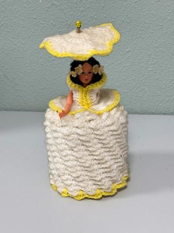 Vintage 25cm handgebreide toiletrol pop gebreide wcpapier beschikbaar voor biedingen