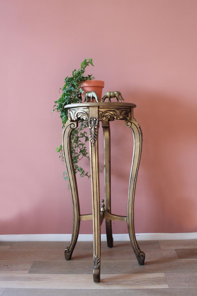 Goudkleurige houten plantentafel. Hoge Barok stijl tafel, Huis en Inrichting, Woonaccessoires | Zuilen en Pilaren, Zo goed als nieuw