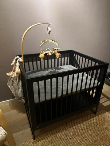 Zwarte box Kidsmill beschikbaar voor biedingen