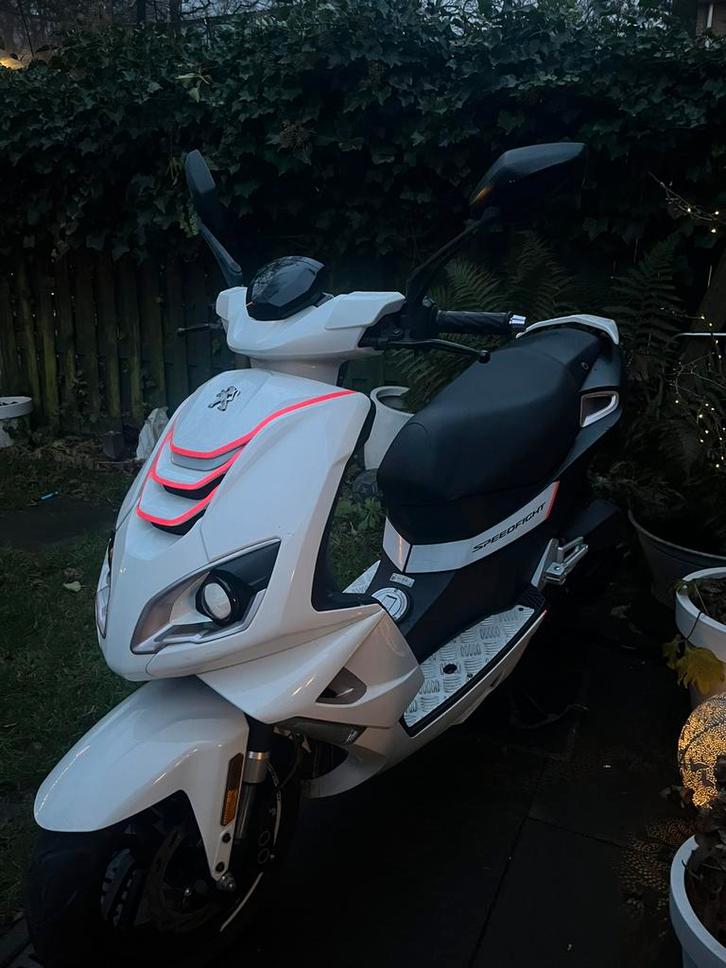 Peugeot speedfight 4, Fietsen en Brommers, Scooters | Peugeot, Zo goed als nieuw, Speedfight, Maximaal 45 km/u, Benzine, Ophalen