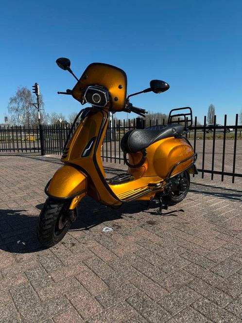 Custom vespa sprint, Fietsen en Brommers, Scooters | Vespa, Zo goed als nieuw, Overige modellen, Maximaal 25 km/u, Benzine, Ophalen
